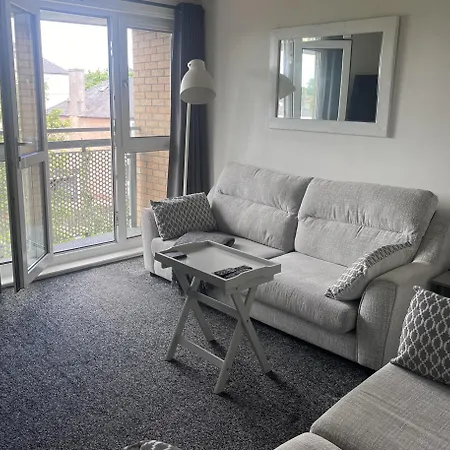 2 Bed Flat - Sleeps 4 - Pets - Parking - Wifi *