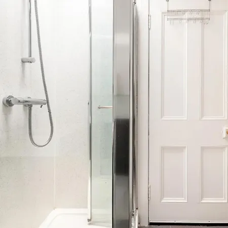 Lady Road Apartment *