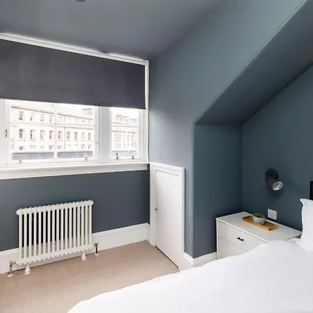 Joivy Spacious 2br Apt, Moments From West End *