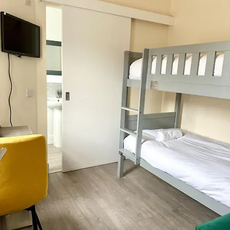 Full House Guest house 3*