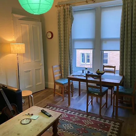 Homestay In Historic Tenement Shared Near Old Town *