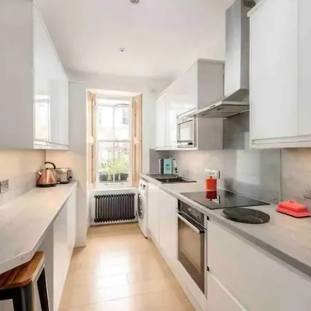 Amazing - Avondale Pl By Stockbridge Apartment