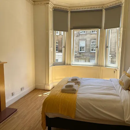 Lochrin Buildings Two Bed Apartment Edinburgh