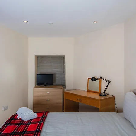 Colourful Near Carlton Hill Apartament