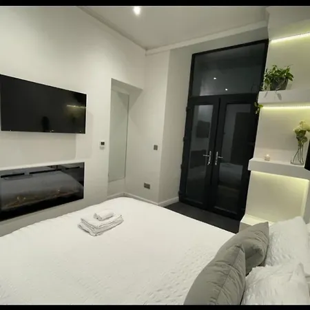Apartment 2bedroom & Steam Room! Edinburgh