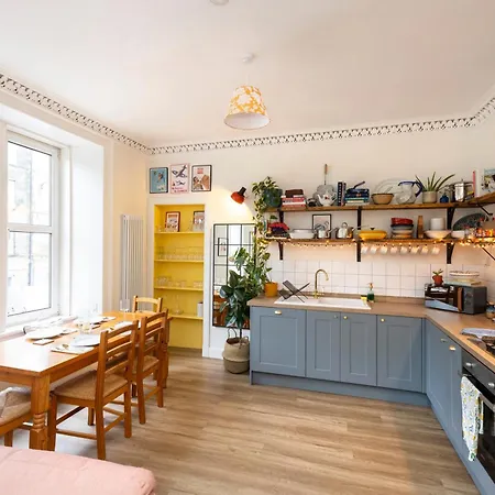 Inspiring 2-bedroom Edynburg