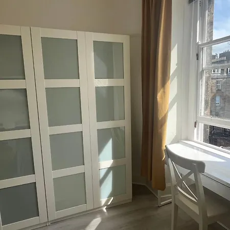 One Bedroom Behind Castle On The 3rd Floor Lägenhet Edinburg
