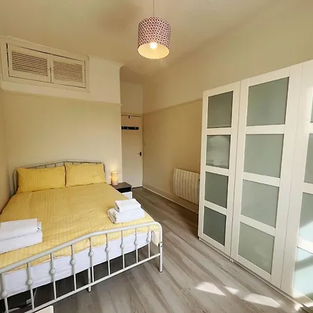 One Bedroom Behind Castle On The 3rd Floor * Edinburg