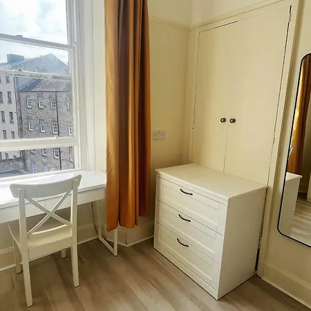 One Bedroom Behind Castle On The 3rd Floor Lägenhet Edinburg