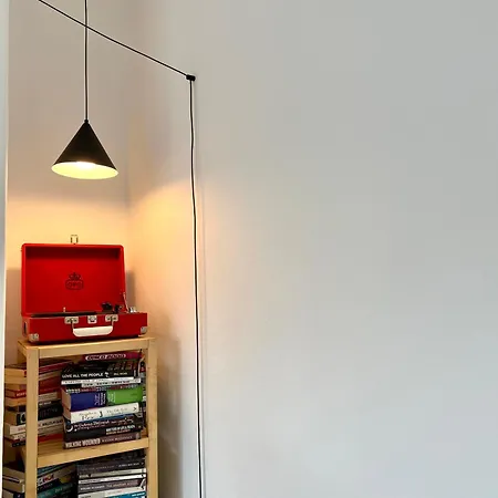 Bright Old Town Centre Apartment Edinburgh