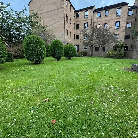 Апартаменты Two Bedroom Flat Close To Meadows With Free Parking By Parking Permit *