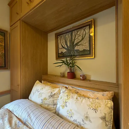 Central Deluxe Queen Homestay *
