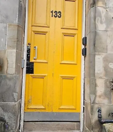 Lovely Sleeps 8 Close To Ctr Apartment