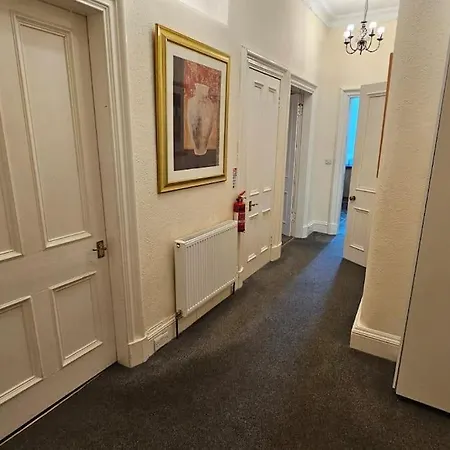 Lovely Sleeps 8 Close To Ctr Apartment *