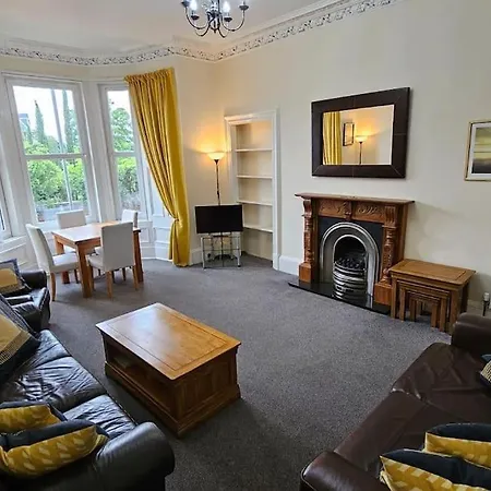 Lovely Sleeps 8 Close To Ctr Apartment Edinburgh
