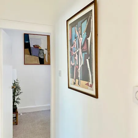 Bright Old Town Centre Apartment *