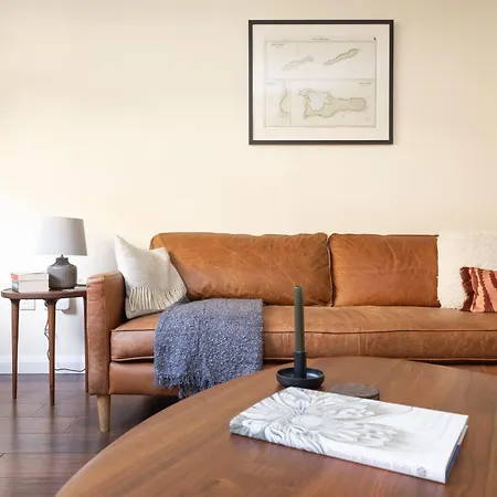 Delightful Maisonette Near Castle شقة إدنبرة