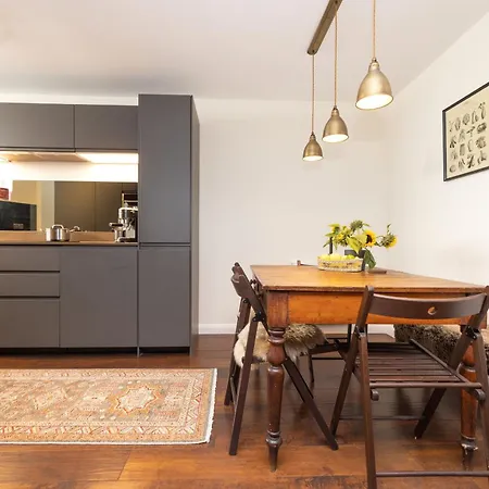 شقة Delightful Maisonette Near Castle *