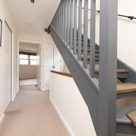 Delightful Maisonette Near Castle *