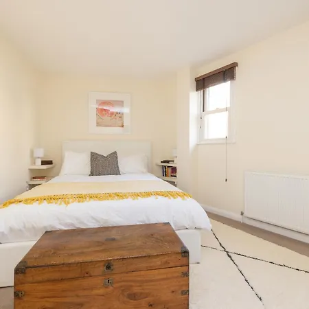 Delightful Maisonette Near Castle شقة إدنبرة