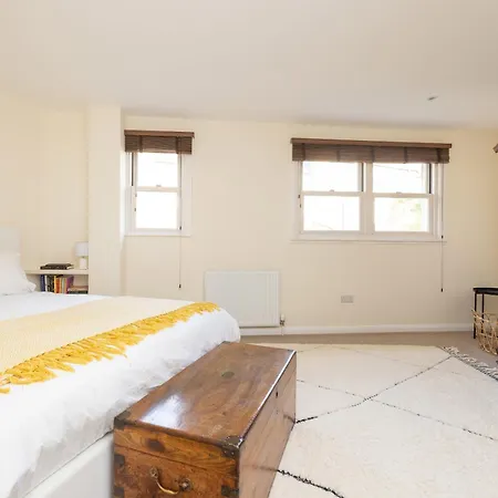 Delightful Maisonette Near Castle אדינבורו