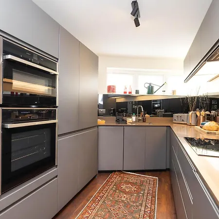 Delightful Maisonette Near Castle