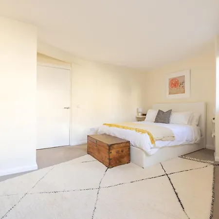 Joivy Delightful Maisonette Near Castle Edinburgh
