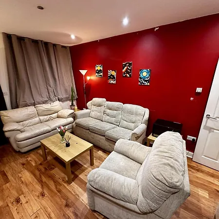 1 Bed Flat - Sleeps 3 - Pets - Parking - Wifi Apartment Edinburgh