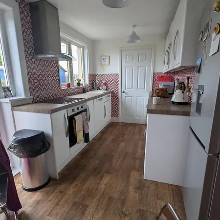 Single With Beautiful Garden *