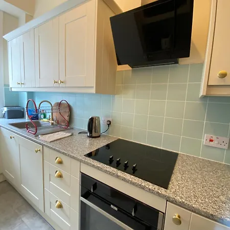 Charming 1 Bedroom *