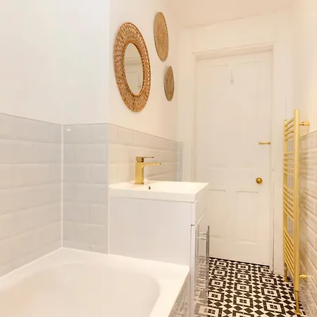 Elegant Stockbridge 2-bedroom - Ground Floor Apartment