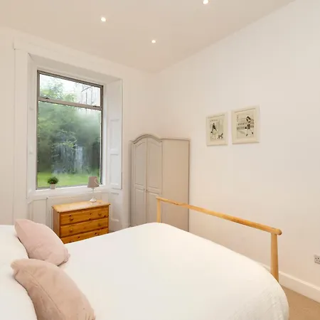 Apartament Elegant Stockbridge 2-bedroom - Ground Floor *