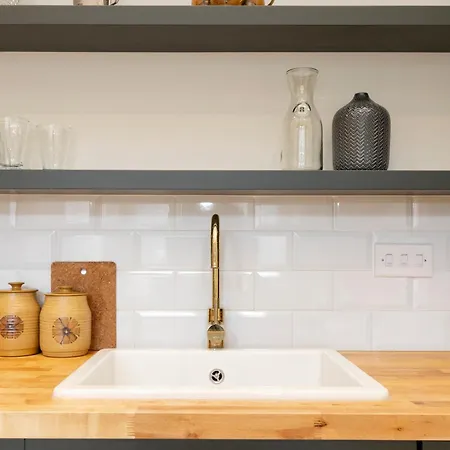 Apartament Elegant Stockbridge 2-bedroom - Ground Floor
