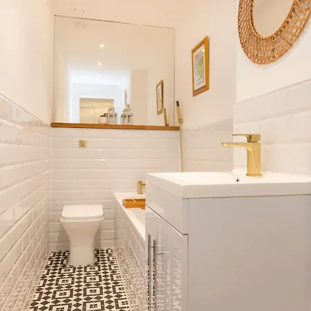 Elegant Stockbridge 2-bedroom - Ground Floor *