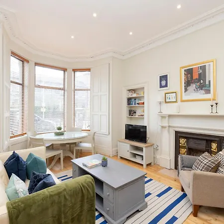 Elegant Stockbridge 2-bedroom - Ground Floor Apartment Edinburgh