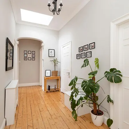 Chic And Stylish 2-bedroom Near Centre Lägenhet *