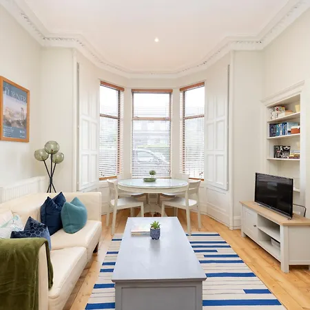 Elegant Stockbridge 2-bedroom - Ground Floor Apartament