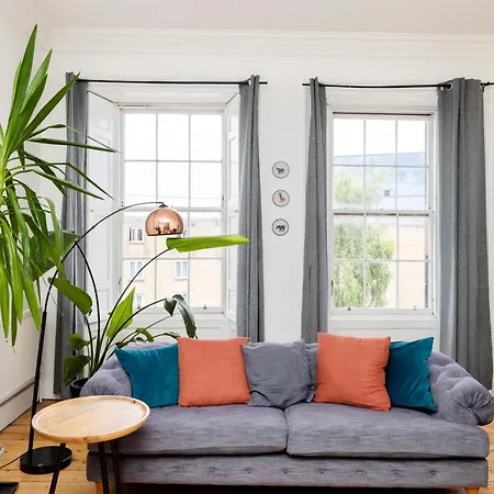 Chic West End 2-bedroom In Centre Edinburgh
