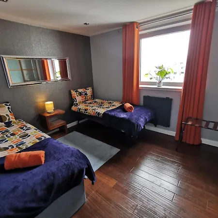 Very Large Three Bed Apartment Edinburgh