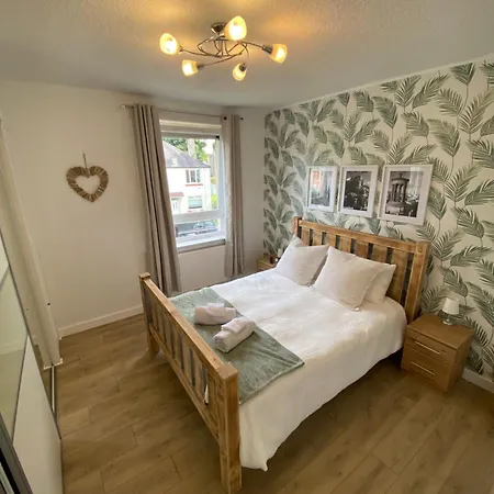Modern Quiet Center Airport 2 Bedroom *