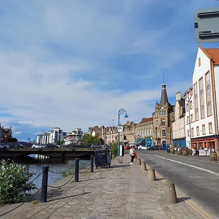 Lovely Ground Floor In Great Location At The Shore, * Edinburgh