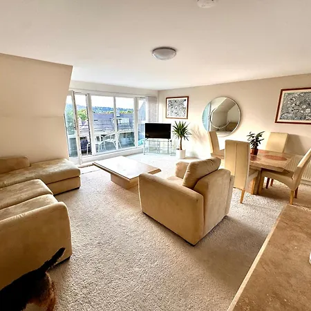 Appins Penthouse Luxury - Fast Wifi & Free Parking Apartment Edinburgh