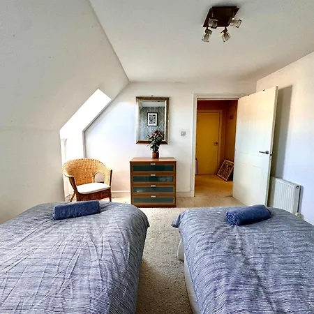 Appins Penthouse Luxury - Fast Wifi & Free Parking