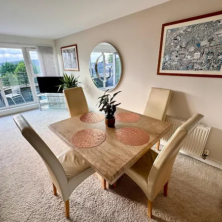 Appins Penthouse Luxury - Fast Wifi & Free Parking Apartment Edinburgh
