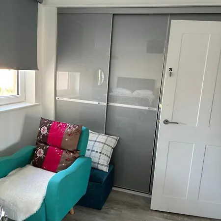 Two Bedrooms With 3 Double Beds 2 Bathrooms *