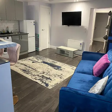 Modern 1 Bedroom In Leith Tram Station אדינבורו