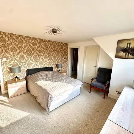 Appins Penthouse Luxury - Fast Wifi & Free Parking Apartment Edinburgh