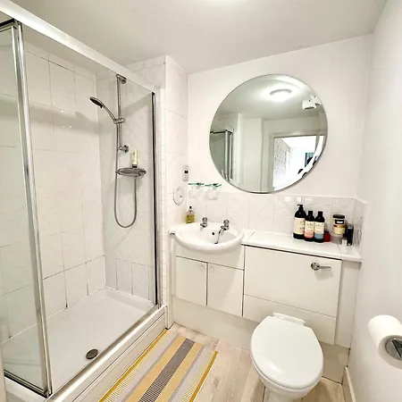 Appins Penthouse Luxury - Fast Wifi & Free Parking Apartment *