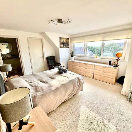 Appins Penthouse Luxury - Fast Wifi & Free Parking