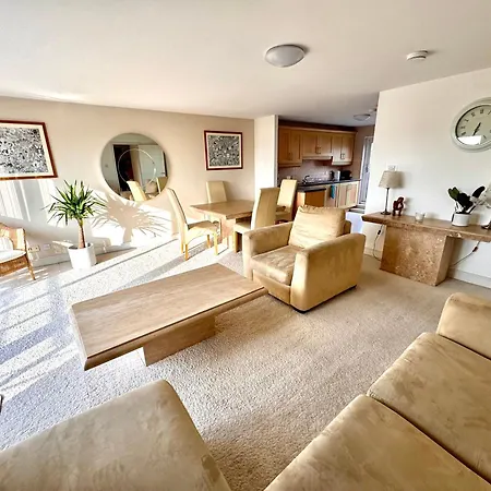 Appins Penthouse Luxury - Fast Wifi & Free Parking